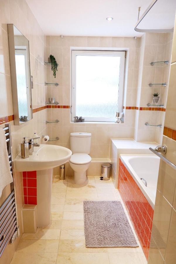 Stunning Apartment Close To Cambridge Station With Free Parking! Exterior photo